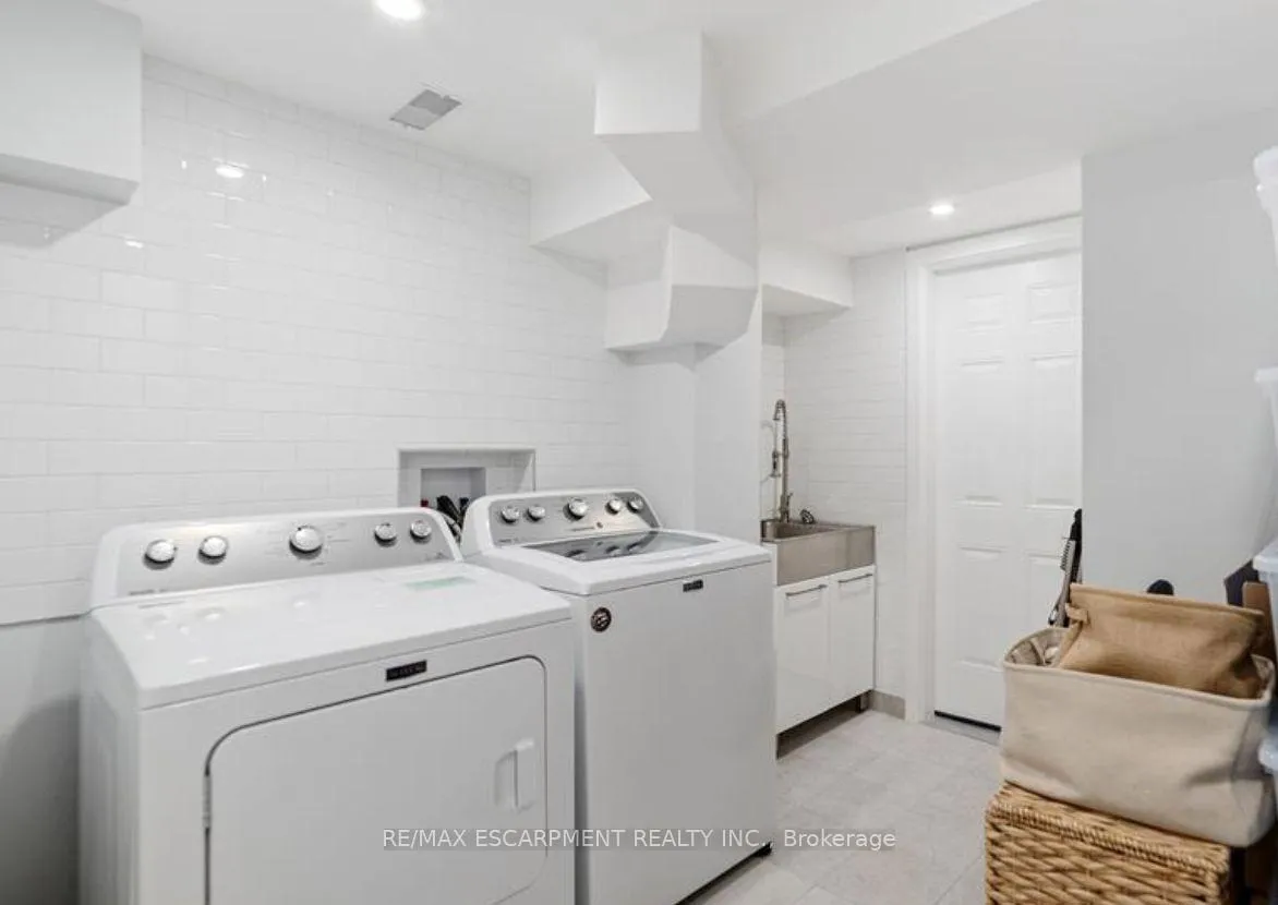 Photo 8 of Unit Upper Unit, 1266 Royal Drive W, Burlington, Mountainside — HOMEH