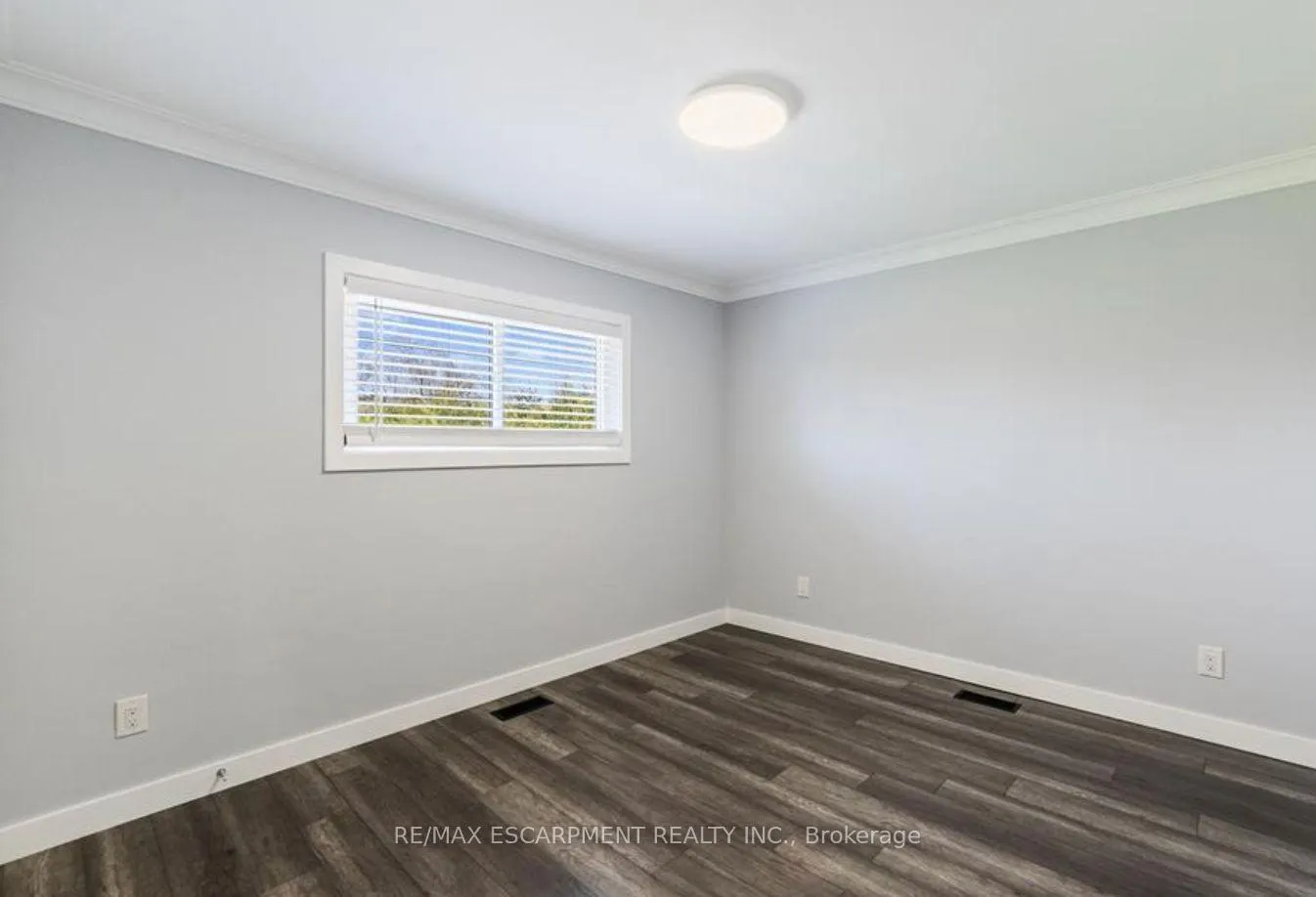 Photo 12 of Unit Upper Unit, 1266 Royal Drive W, Burlington, Mountainside — HOMEH