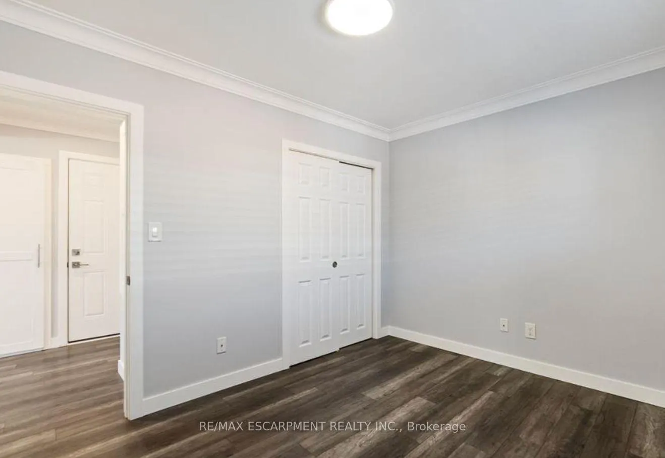 Photo 13 of Unit Upper Unit, 1266 Royal Drive W, Burlington, Mountainside — HOMEH
