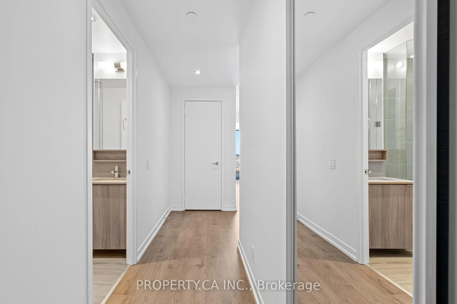 Photo 3 of Unit 4915, 950 Portage Parkway, Vaughan, Vaughan Corporate Centre — HOMEH