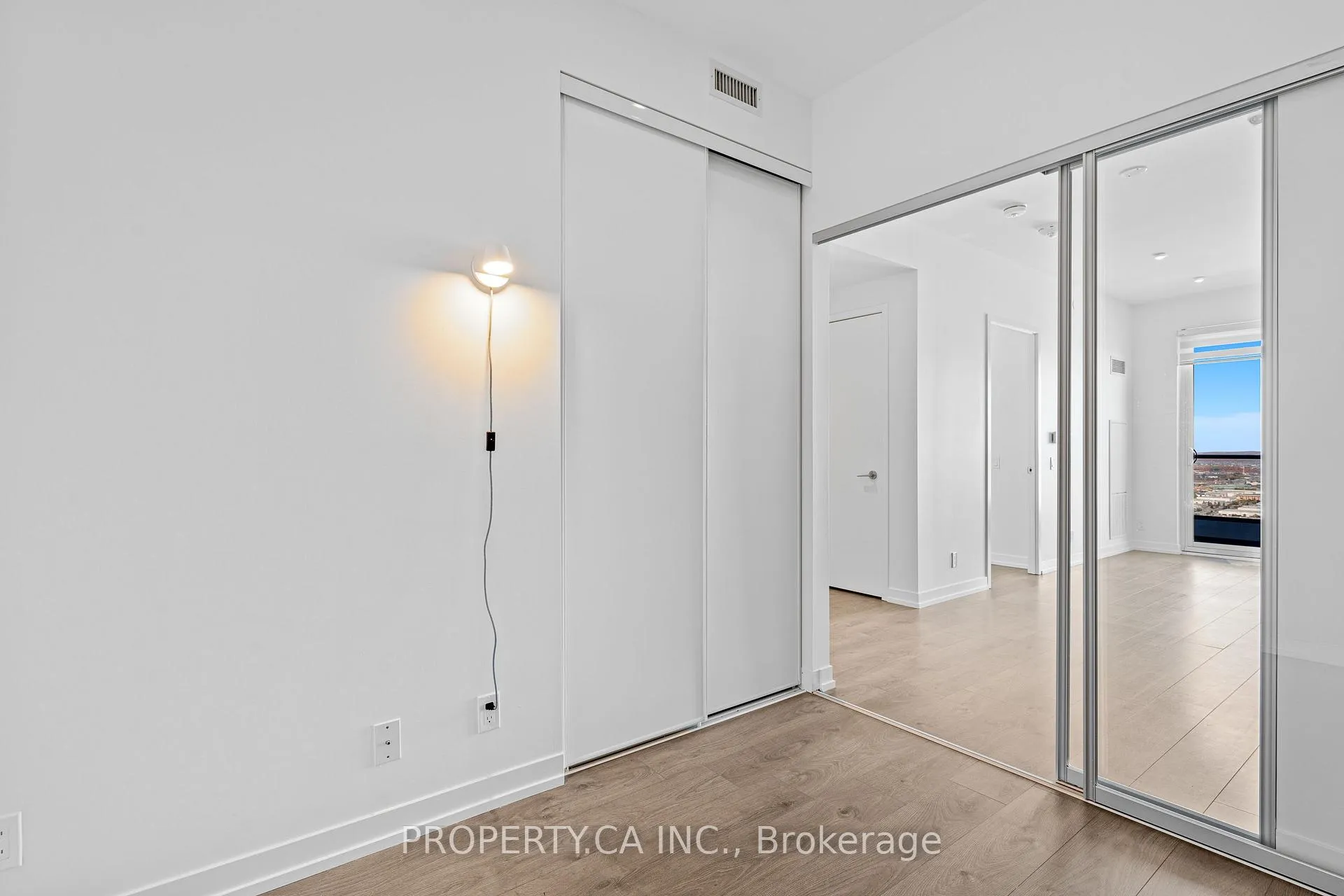 Photo 11 of Unit 4915, 950 Portage Parkway, Vaughan, Vaughan Corporate Centre — HOMEH