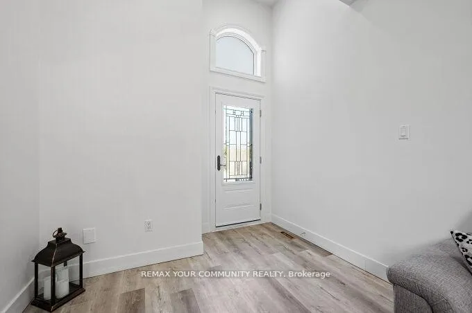 Photo 3 of 144 Broomlands Drive, Vaughan, Maple — HOMEH