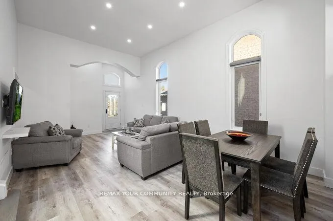 Photo 6 of 144 Broomlands Drive, Vaughan, Maple — HOMEH