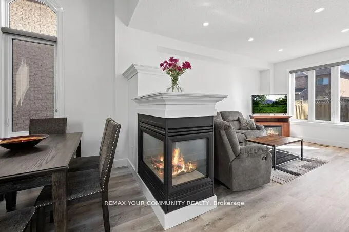 Photo 8 of 144 Broomlands Drive, Vaughan, Maple — HOMEH