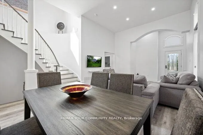 Photo 11 of 144 Broomlands Drive, Vaughan, Maple — HOMEH
