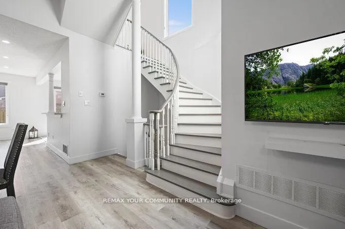Photo 12 of 144 Broomlands Drive, Vaughan, Maple — HOMEH
