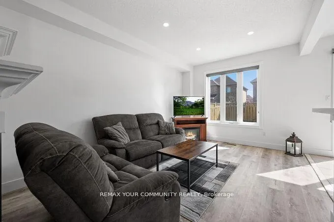 Photo 13 of 144 Broomlands Drive, Vaughan, Maple — HOMEH
