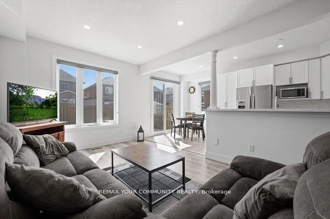Photo 14 of 144 Broomlands Drive, Vaughan, Maple — HOMEH