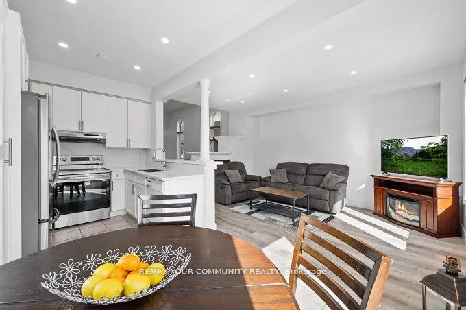Photo 17 of 144 Broomlands Drive, Vaughan, Maple — HOMEH