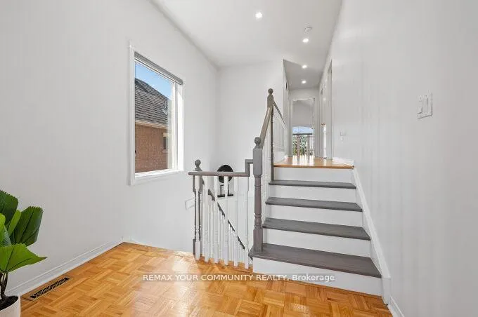 Photo 22 of 144 Broomlands Drive, Vaughan, Maple — HOMEH