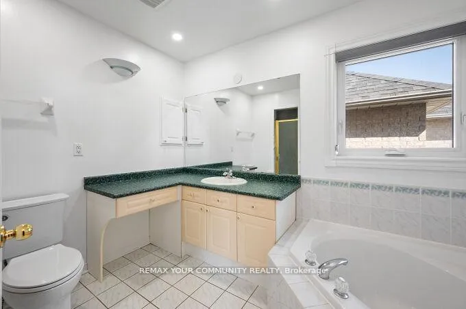 Photo 25 of 144 Broomlands Drive, Vaughan, Maple — HOMEH