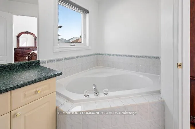 Photo 26 of 144 Broomlands Drive, Vaughan, Maple — HOMEH