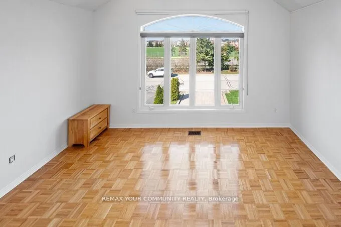 Photo 33 of 144 Broomlands Drive, Vaughan, Maple — HOMEH