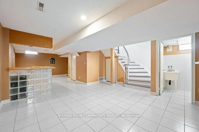 Photo 36 of 144 Broomlands Drive, Vaughan, Maple — HOMEH