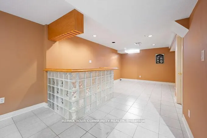 Photo 39 of 144 Broomlands Drive, Vaughan, Maple — HOMEH