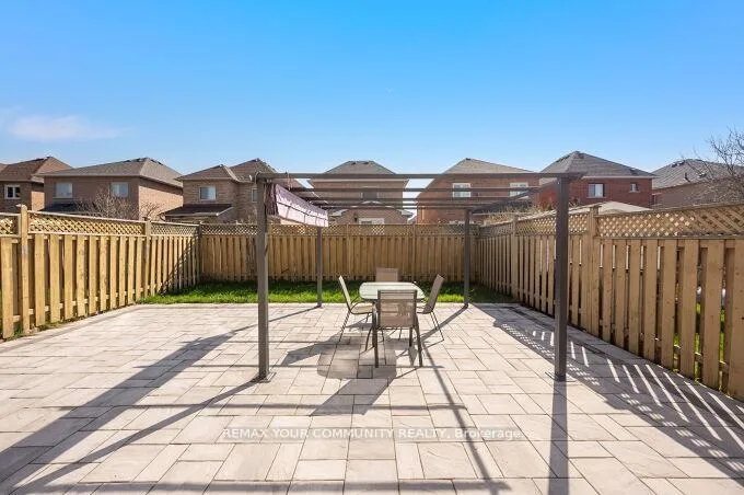 Photo 44 of 144 Broomlands Drive, Vaughan, Maple — HOMEH