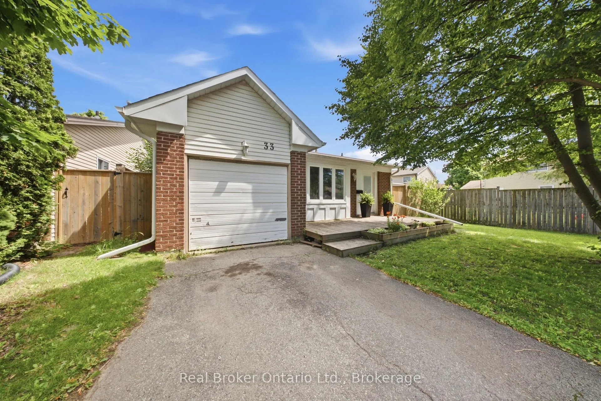 Photo 4 of 33 Hallmark Street, Brantford — HOMEH