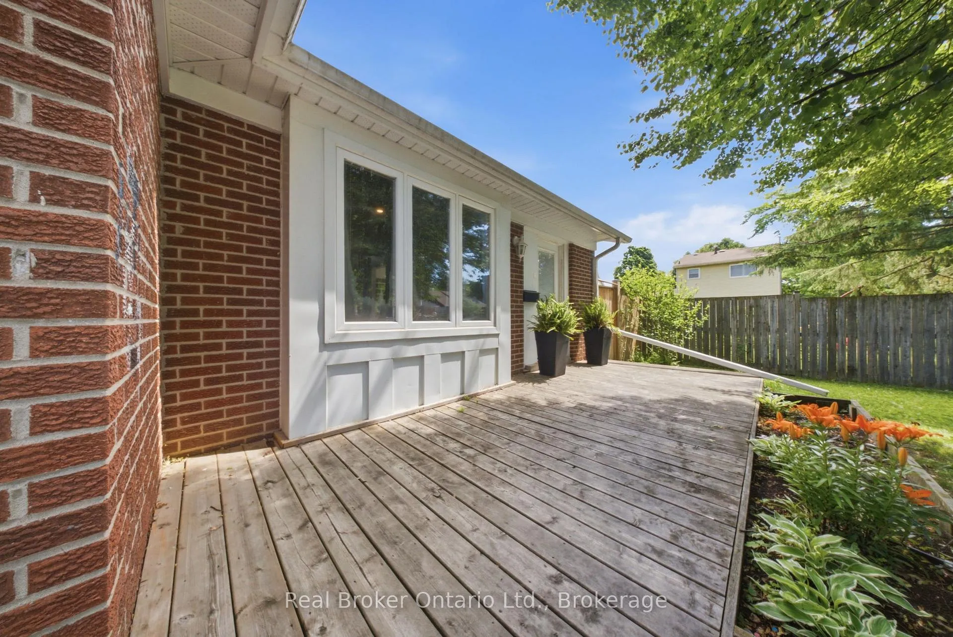 Photo 5 of 33 Hallmark Street, Brantford — HOMEH