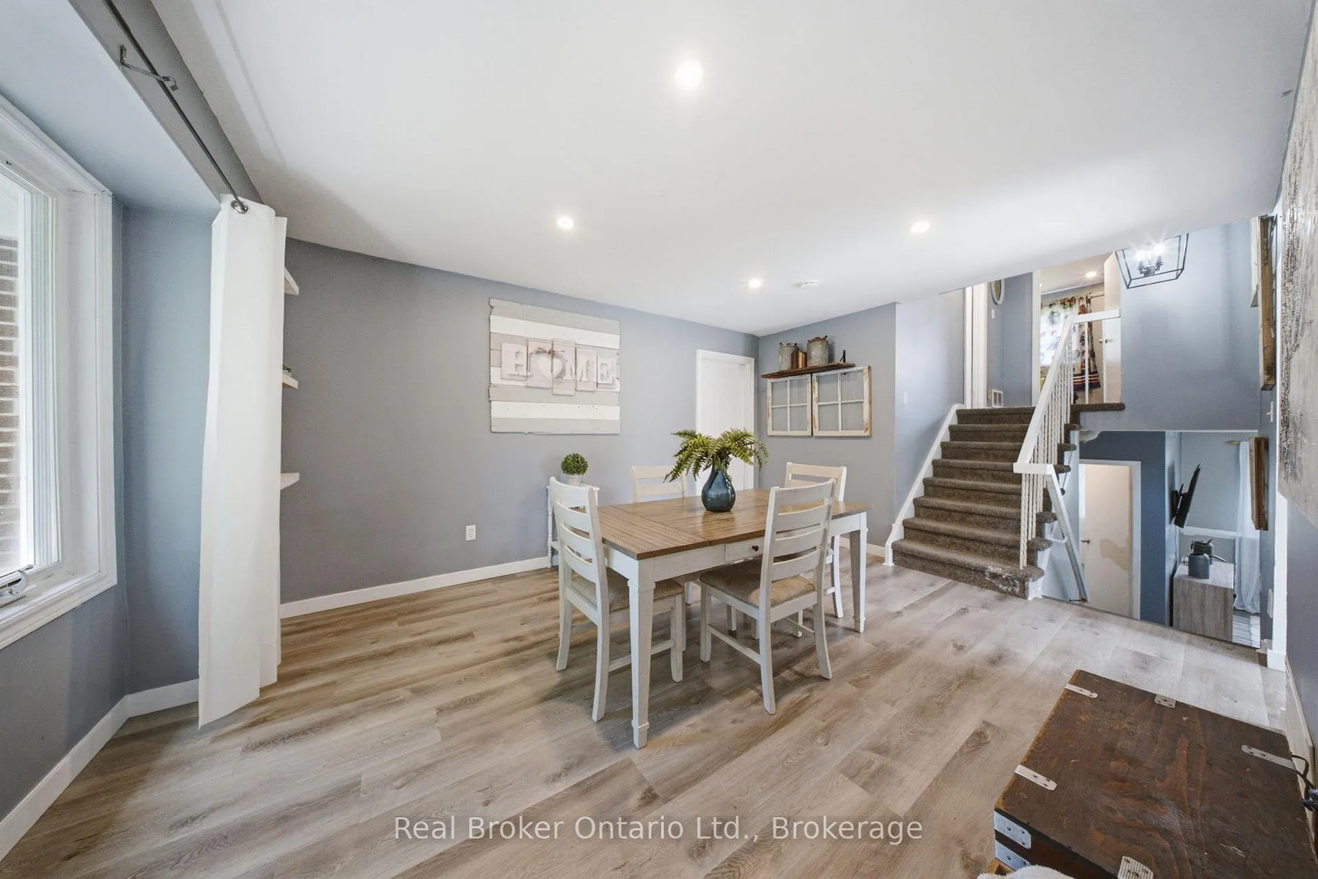 Photo 7 of 33 Hallmark Street, Brantford — HOMEH