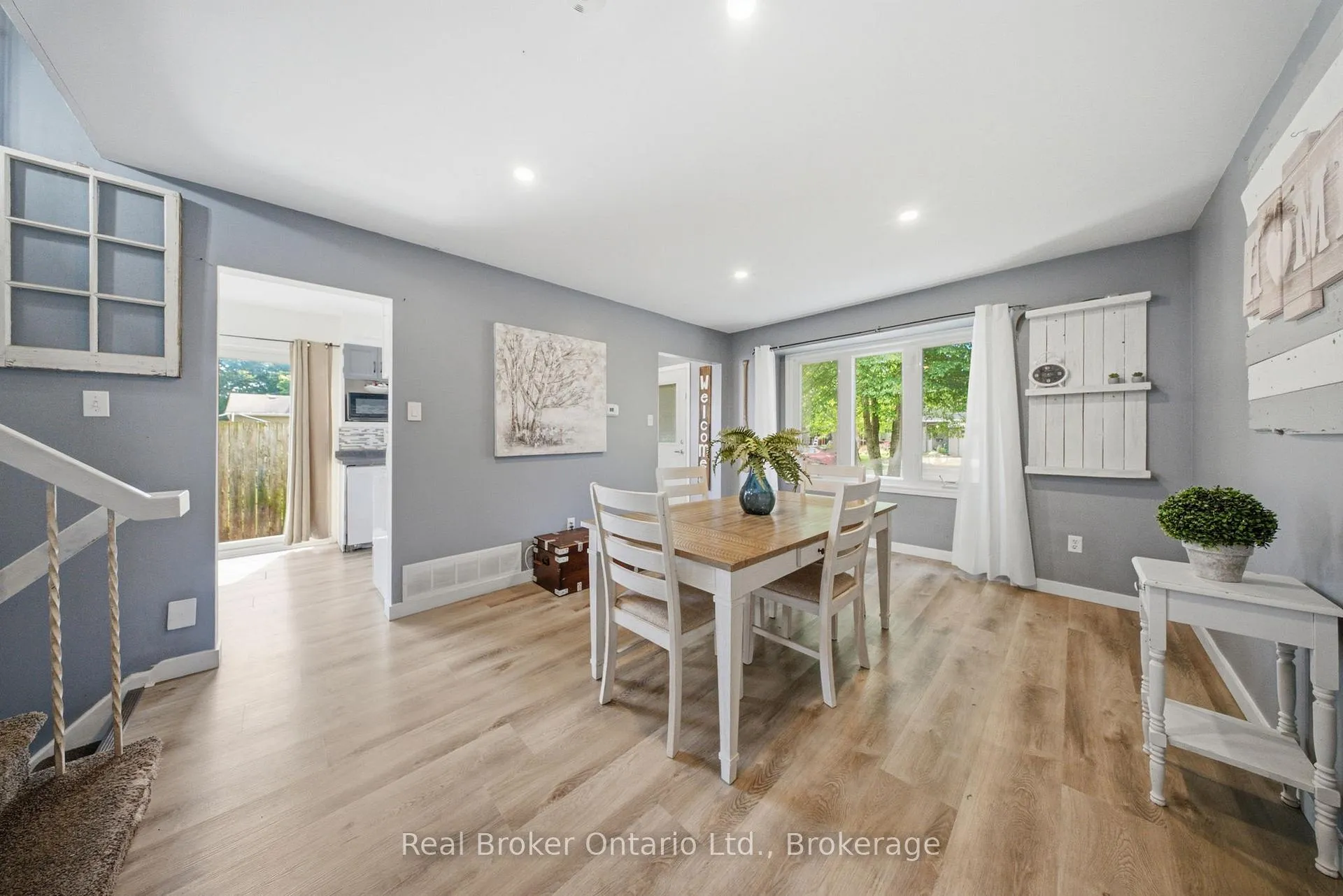 Photo 8 of 33 Hallmark Street, Brantford — HOMEH