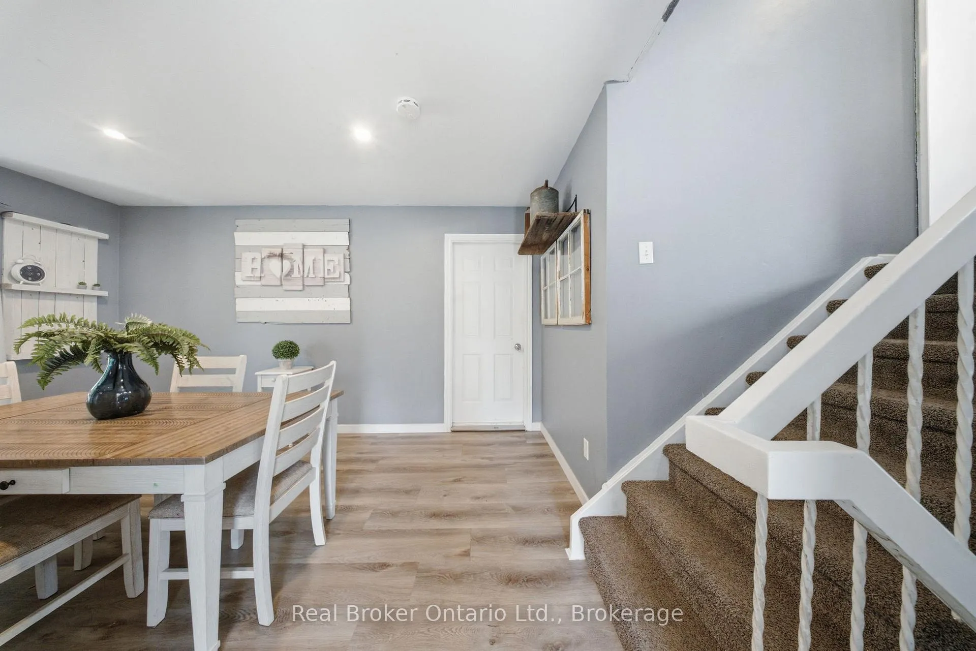Photo 9 of 33 Hallmark Street, Brantford — HOMEH