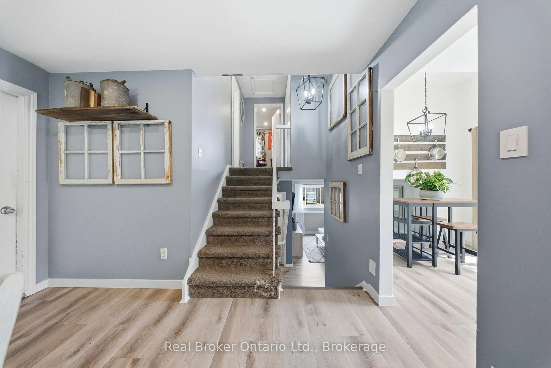 Photo 10 of 33 Hallmark Street, Brantford — HOMEH