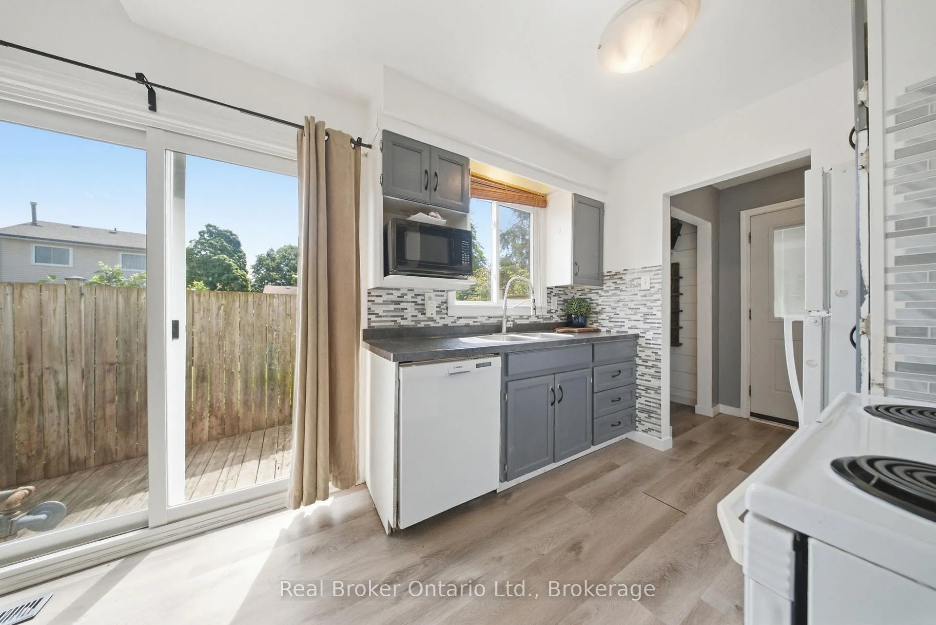 Photo 12 of 33 Hallmark Street, Brantford — HOMEH