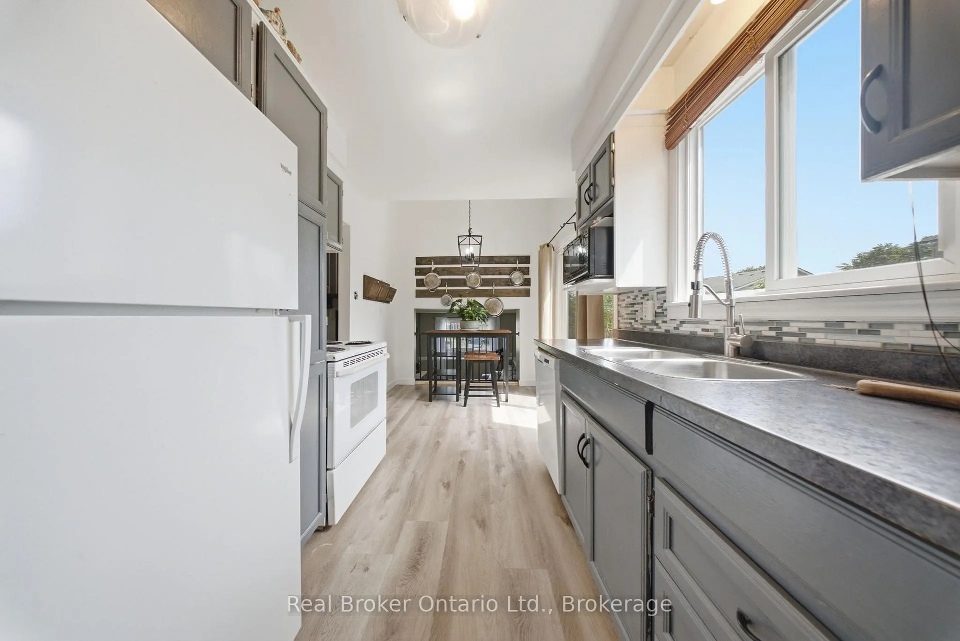 Photo 13 of 33 Hallmark Street, Brantford — HOMEH