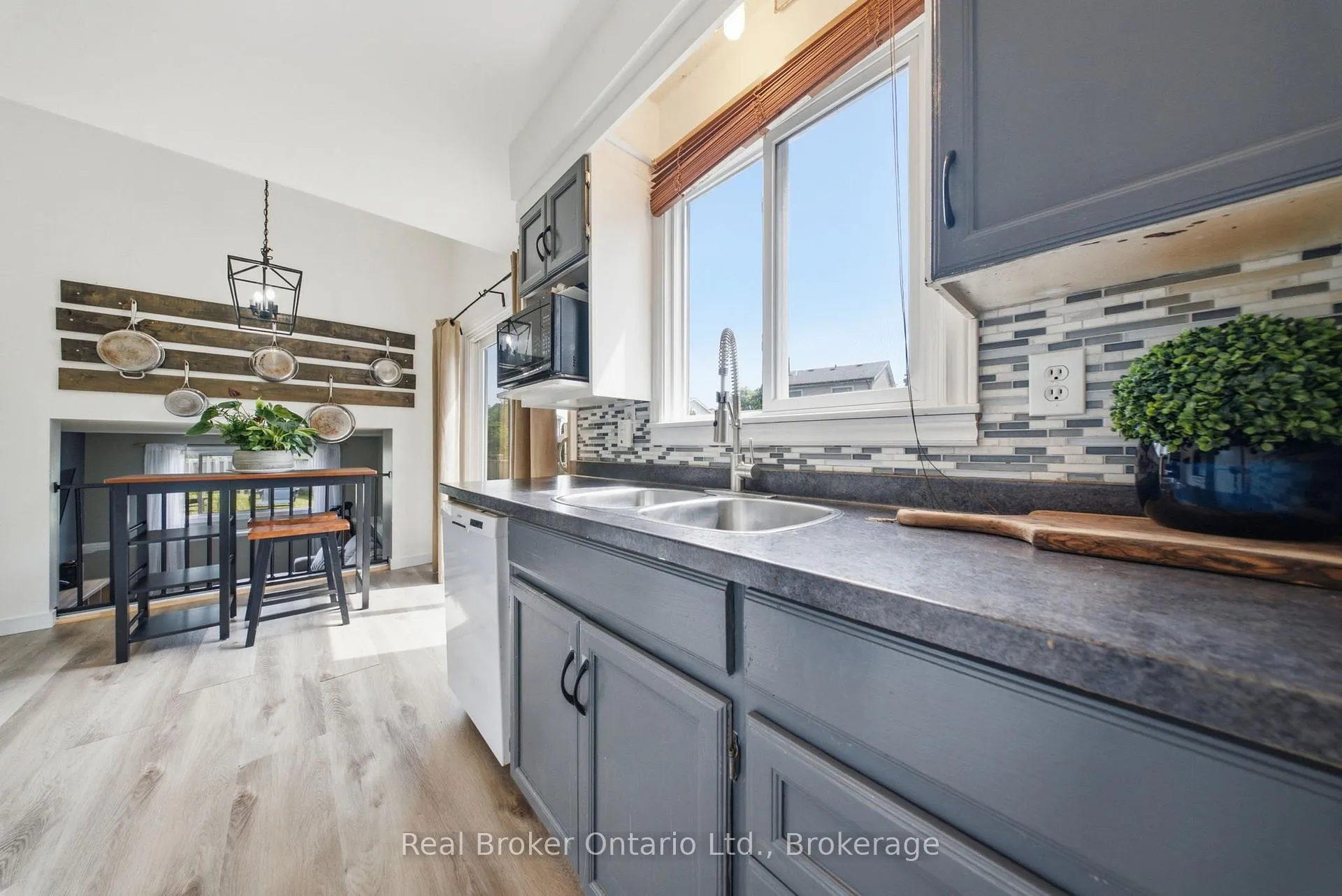 Photo 14 of 33 Hallmark Street, Brantford — HOMEH
