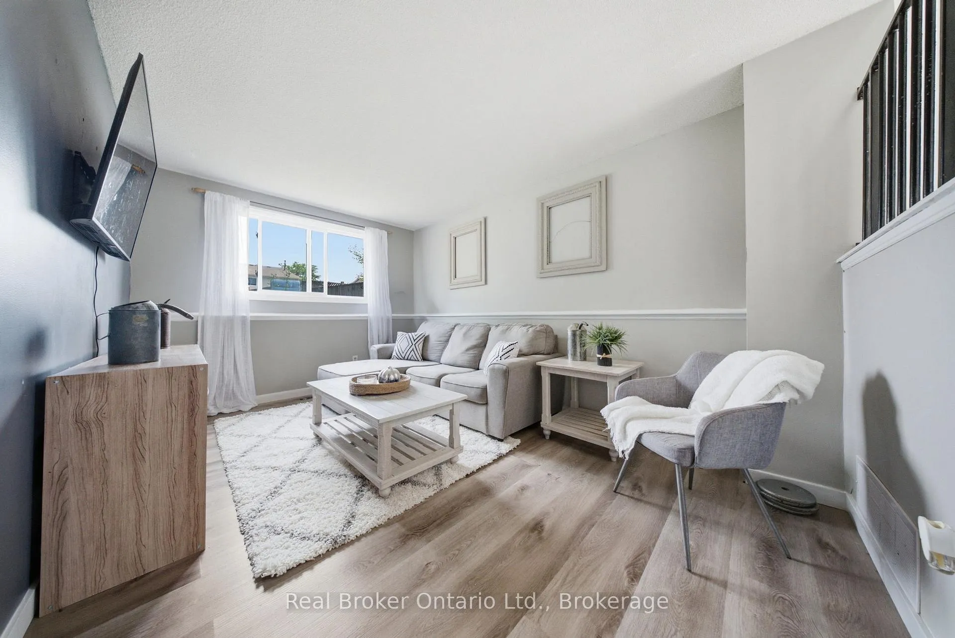 Photo 15 of 33 Hallmark Street, Brantford — HOMEH