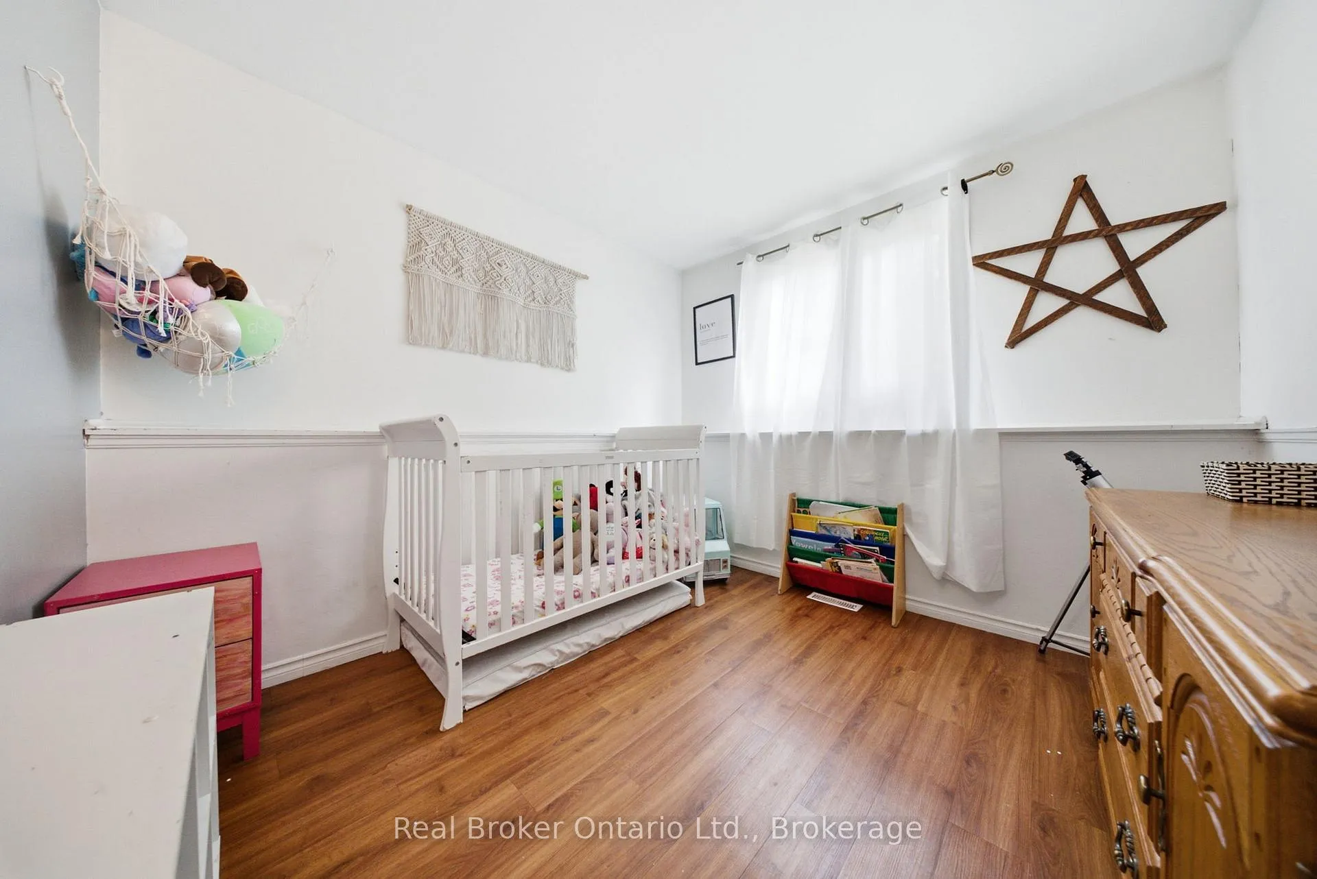 Photo 18 of 33 Hallmark Street, Brantford — HOMEH