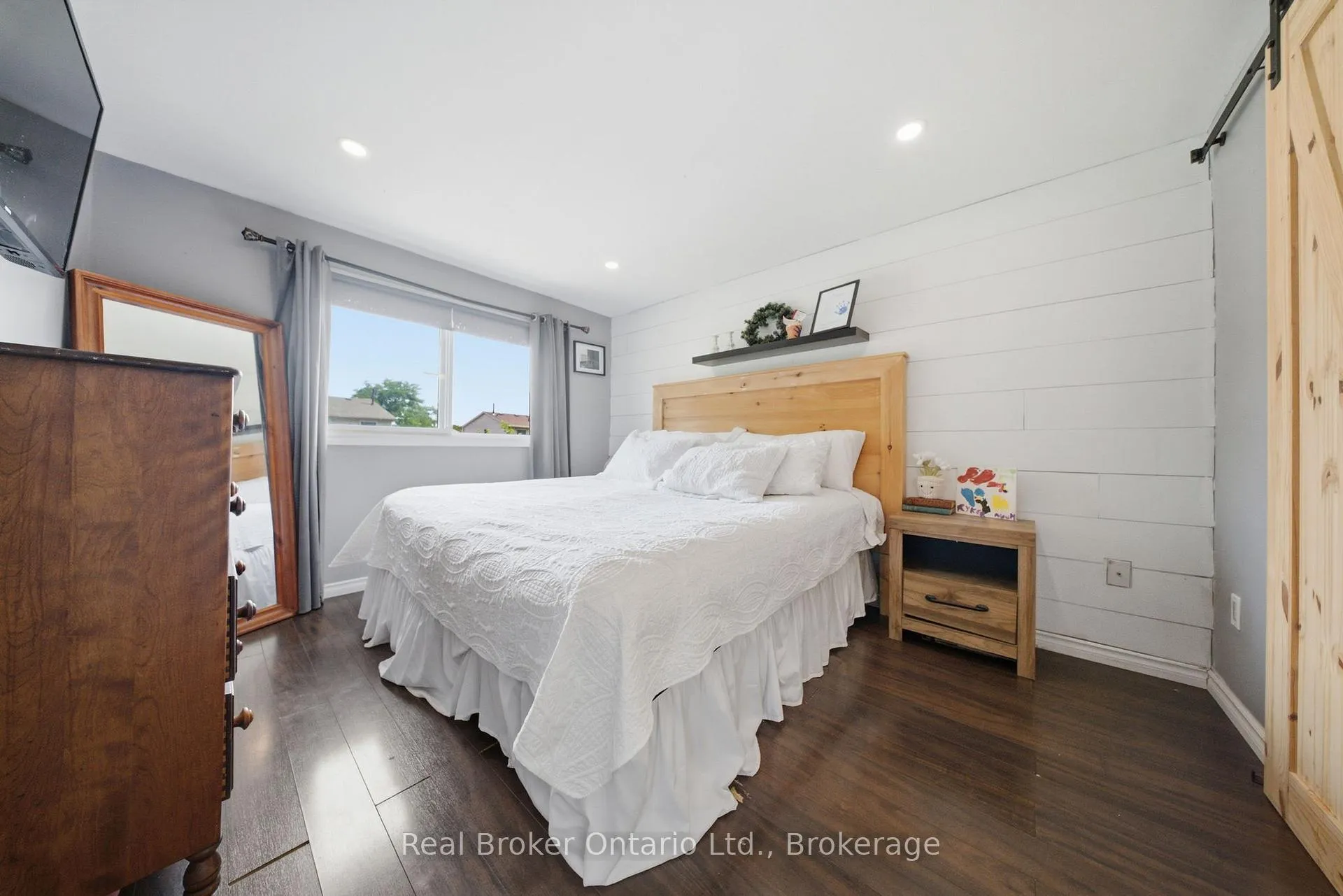 Photo 20 of 33 Hallmark Street, Brantford — HOMEH