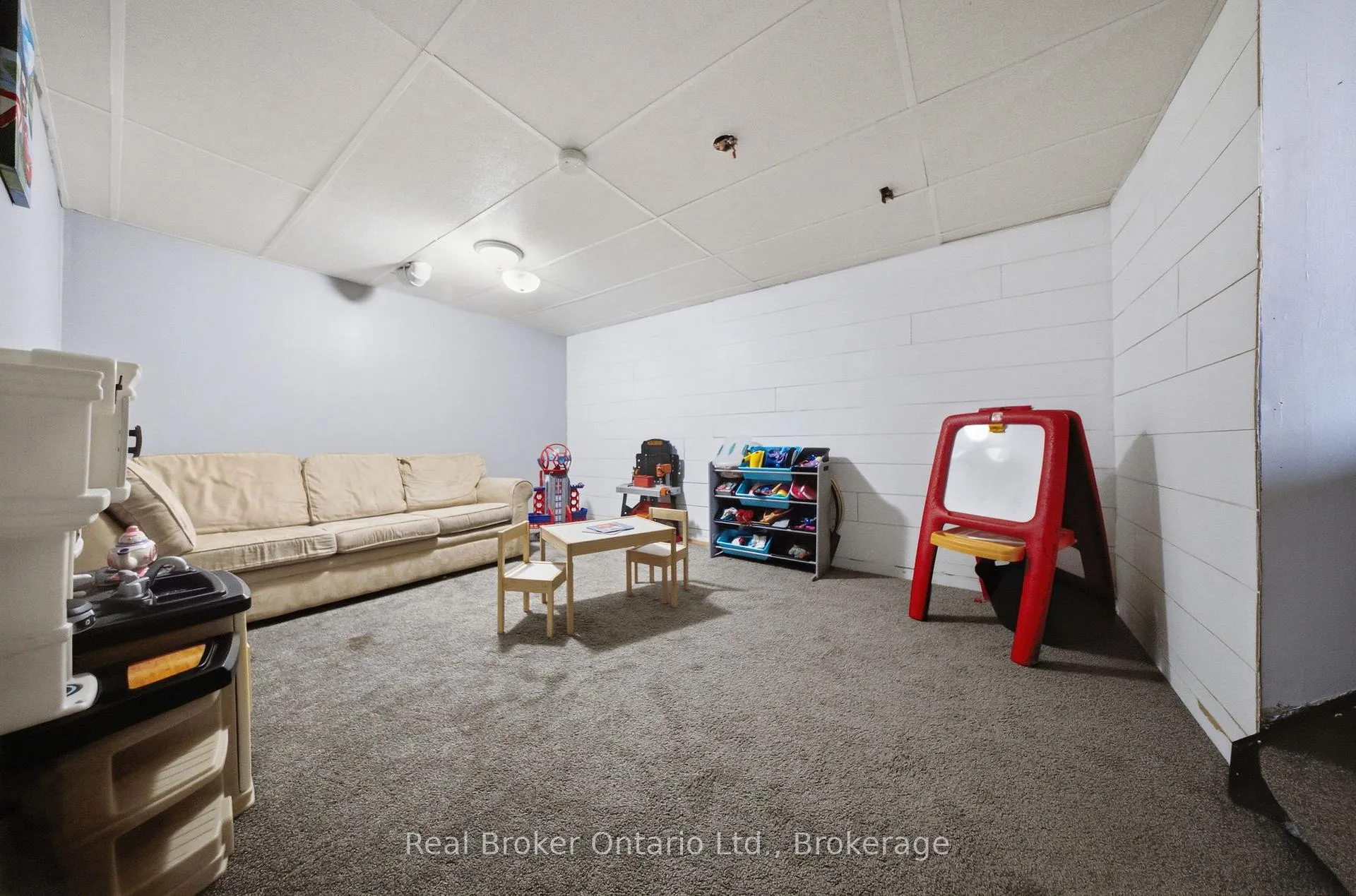 Photo 24 of 33 Hallmark Street, Brantford — HOMEH