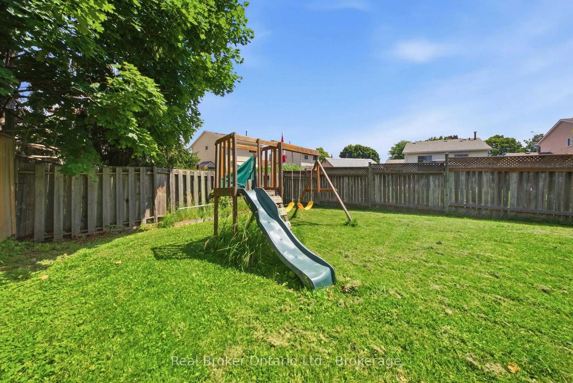 Photo 28 of 33 Hallmark Street, Brantford — HOMEH