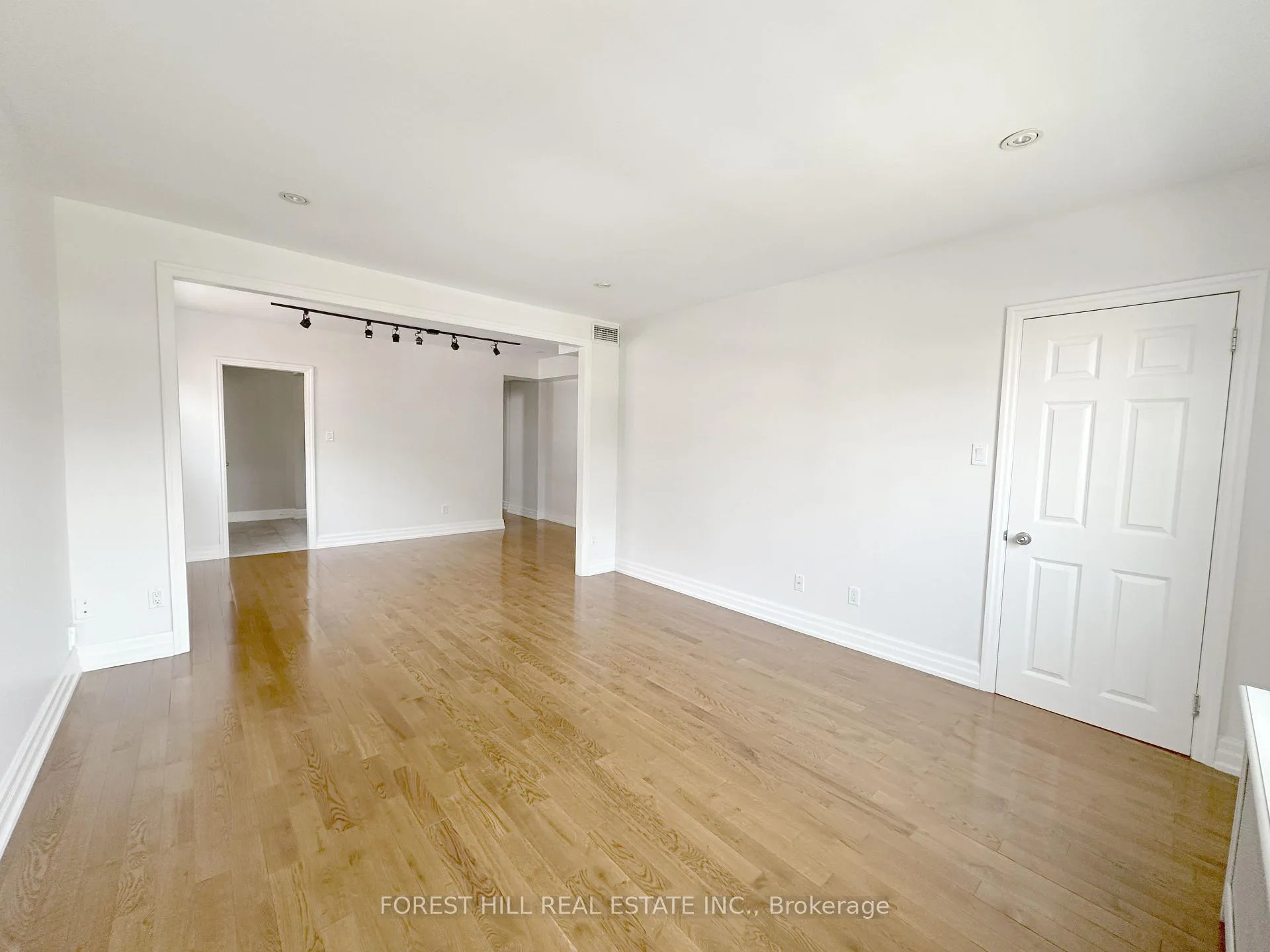 Photo 4 of Unit 2 (Upper), 1003 Avenue Road, Toronto, Yonge-Eglinton — HOMEH