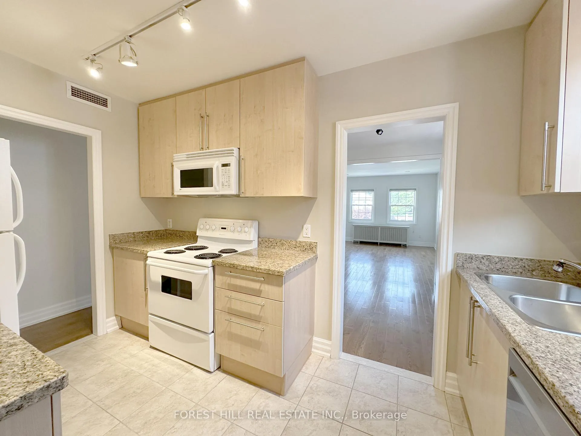 Photo 9 of Unit 2 (Upper), 1003 Avenue Road, Toronto, Yonge-Eglinton — HOMEH