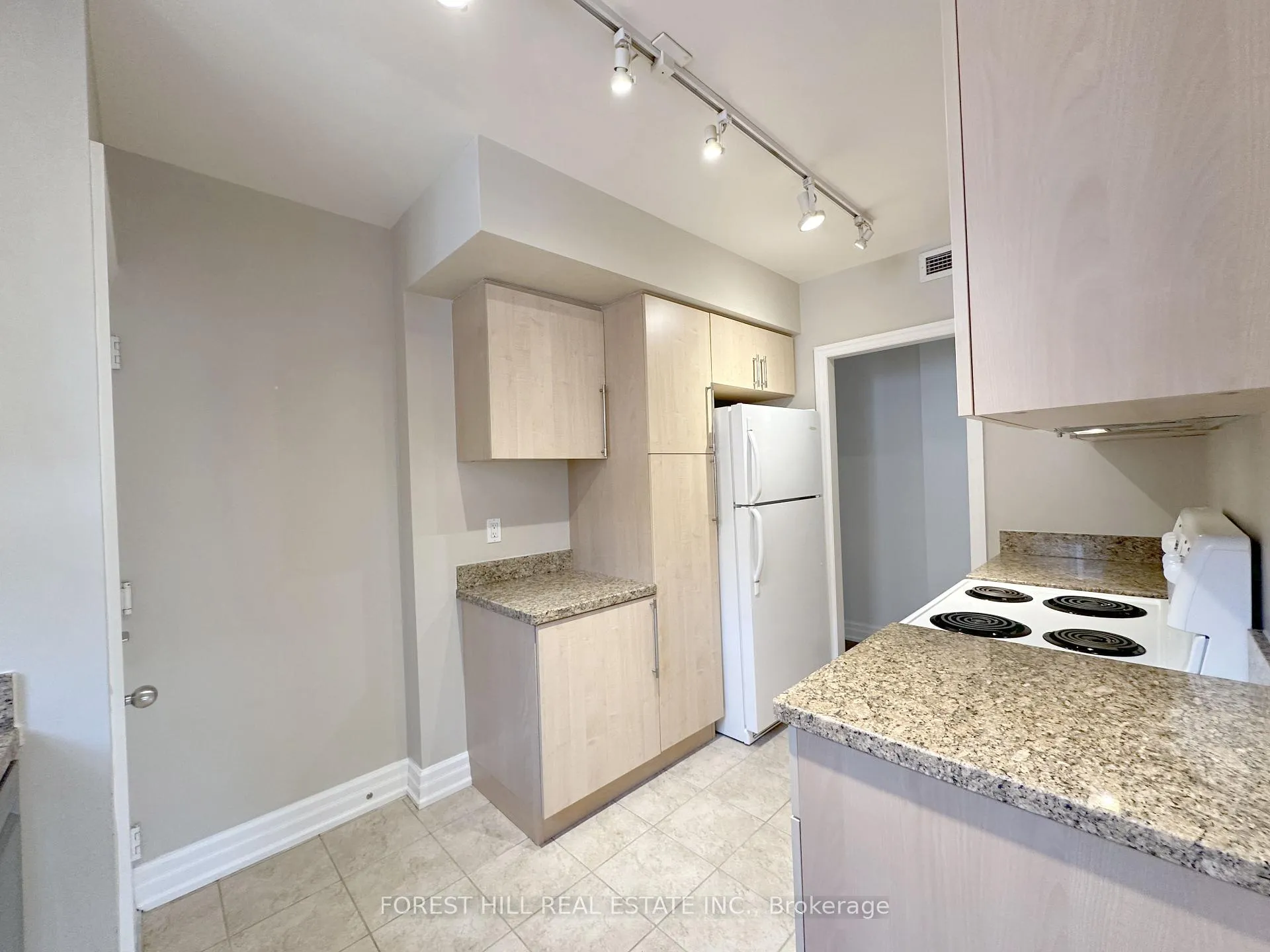 Photo 10 of Unit 2 (Upper), 1003 Avenue Road, Toronto, Yonge-Eglinton — HOMEH