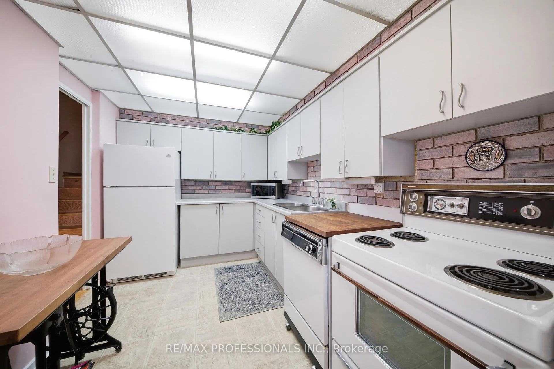 Photo 10 of Unit 1208, 11 Wincott Drive, Etobicoke, Kingsview Village-The Westway — HOMEH