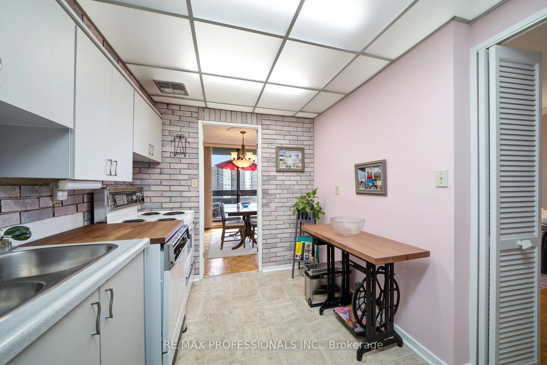 Photo 12 of Unit 1208, 11 Wincott Drive, Etobicoke, Kingsview Village-The Westway — HOMEH