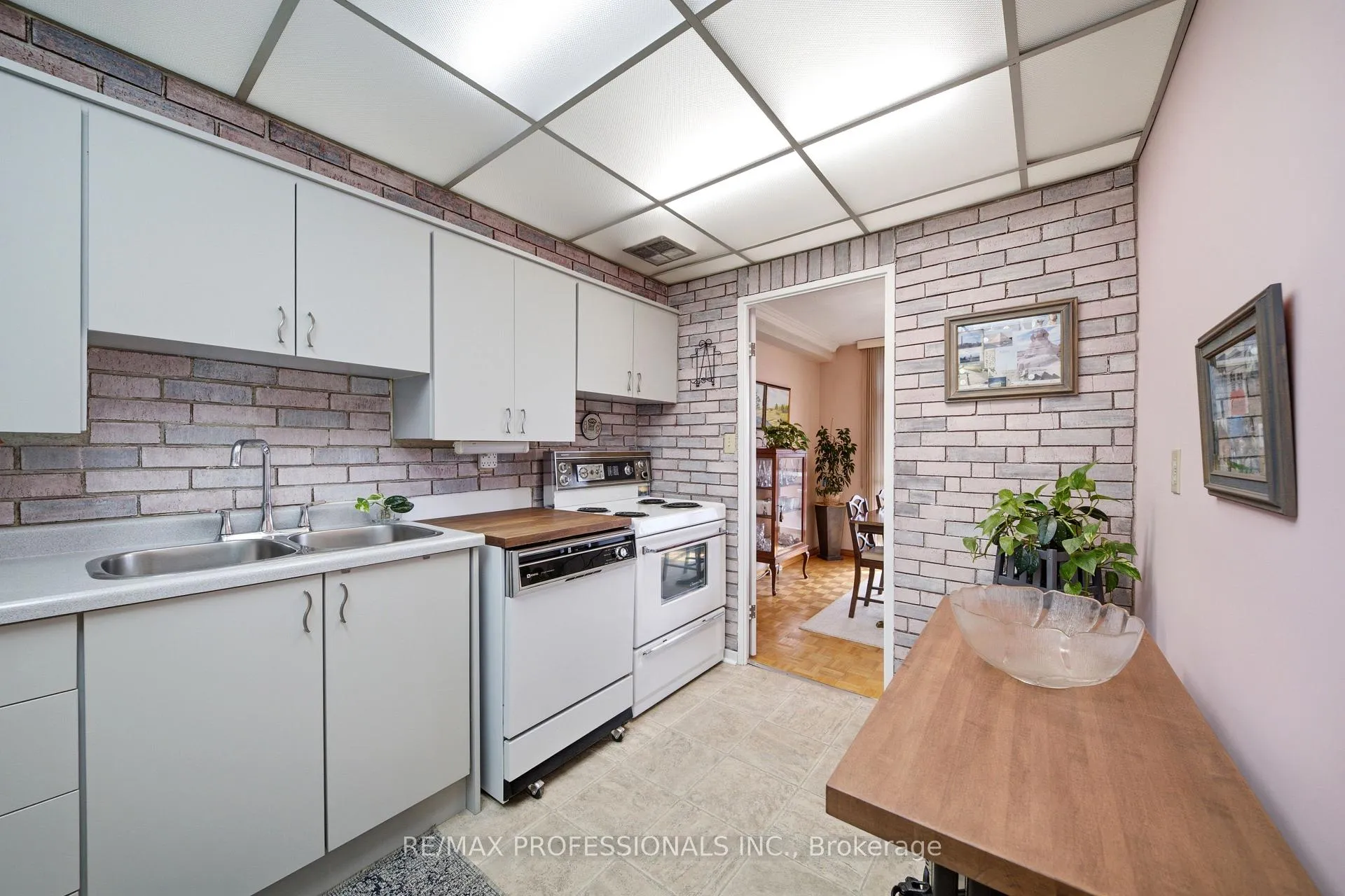 Photo 13 of Unit 1208, 11 Wincott Drive, Etobicoke, Kingsview Village-The Westway — HOMEH