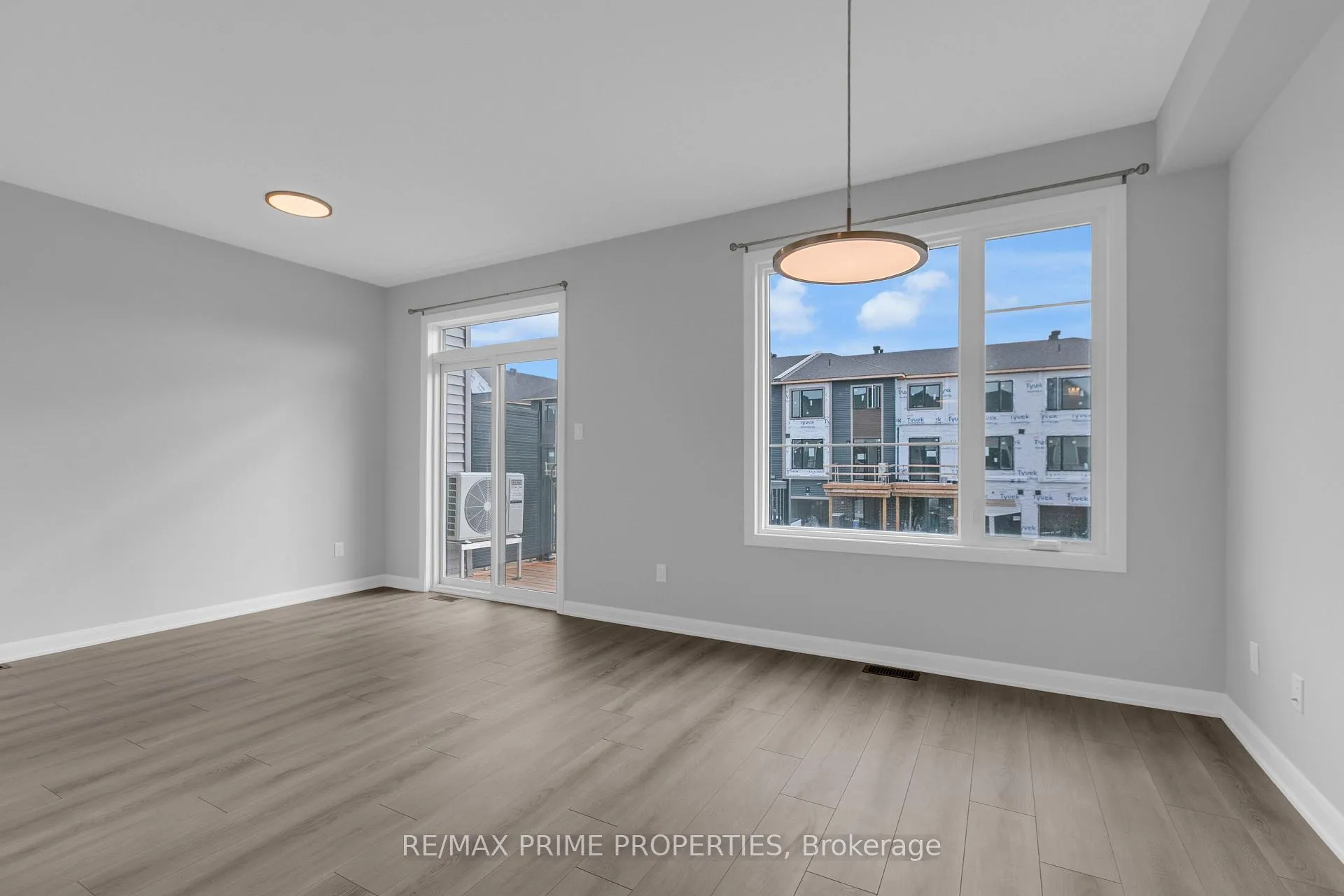 Photo 5 of 782 Tadpole Crescent, Ottawa, Barrhaven - Half Moon Bay — HOMEH