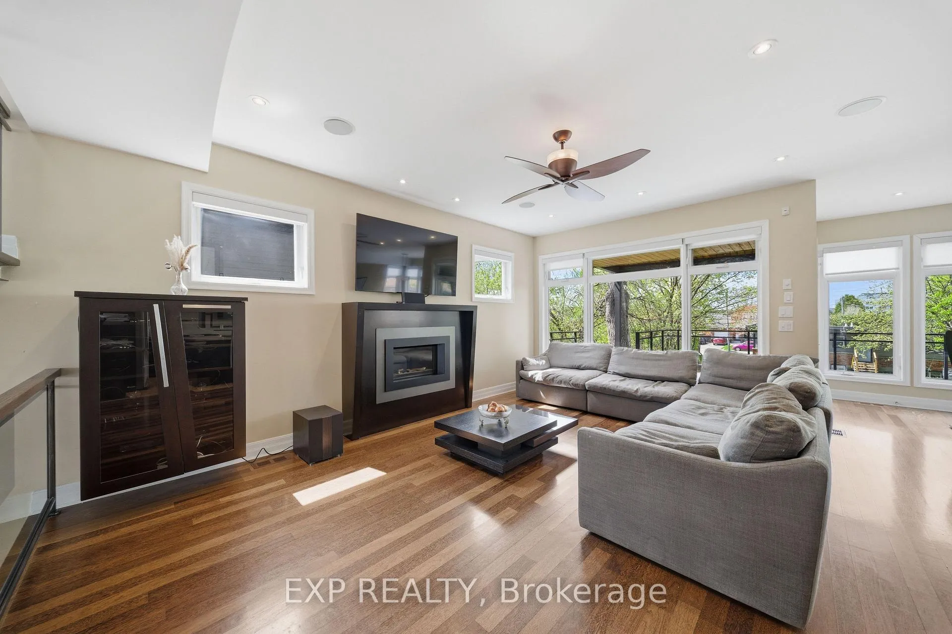 Photo 3 of 1356 Louis Lane, Ottawa, Cyrville Rd./Industrial Park — HOMEH