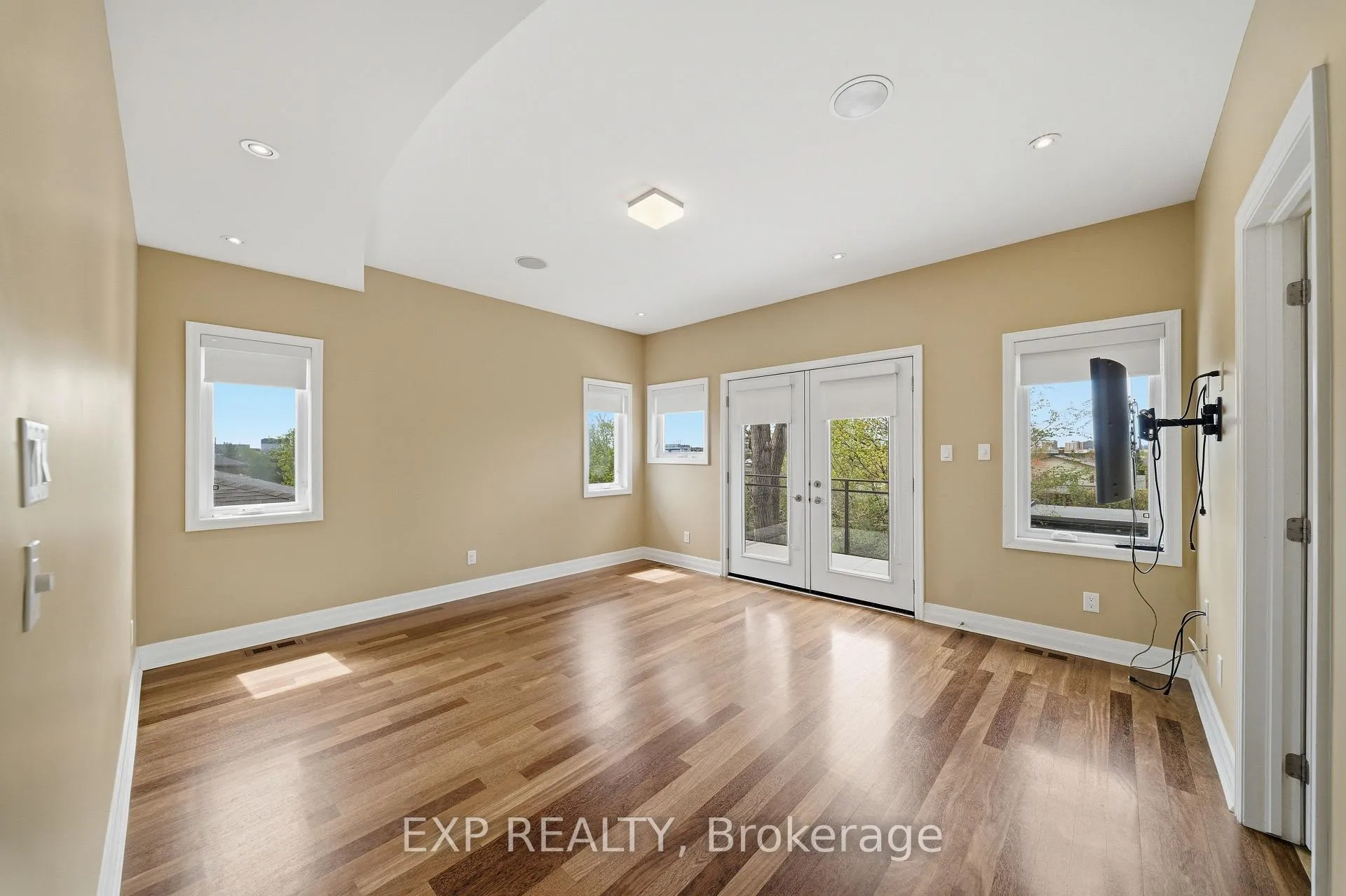 Photo 18 of 1356 Louis Lane, Ottawa, Cyrville Rd./Industrial Park — HOMEH