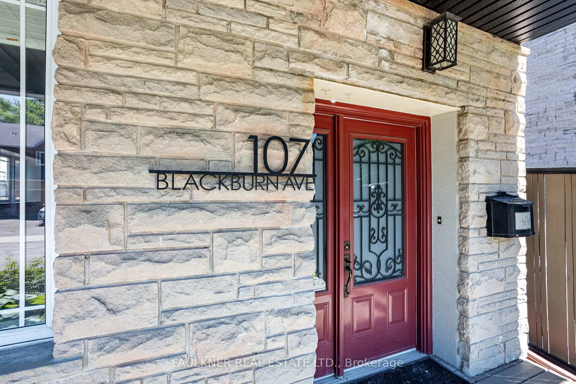 Photo 3 of 107 Blackburn Avenue, Ottawa, Sandy Hill — HOMEH