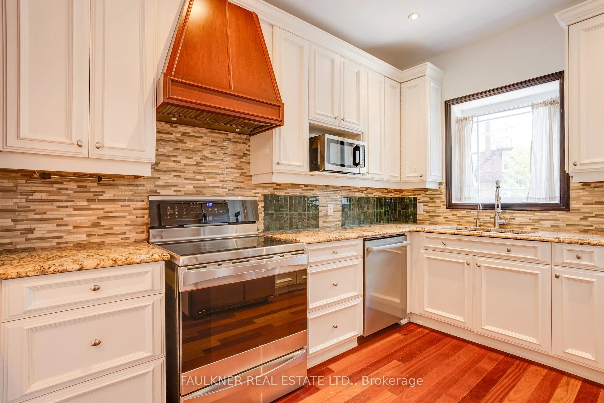 Photo 15 of 107 Blackburn Avenue, Ottawa, Sandy Hill — HOMEH