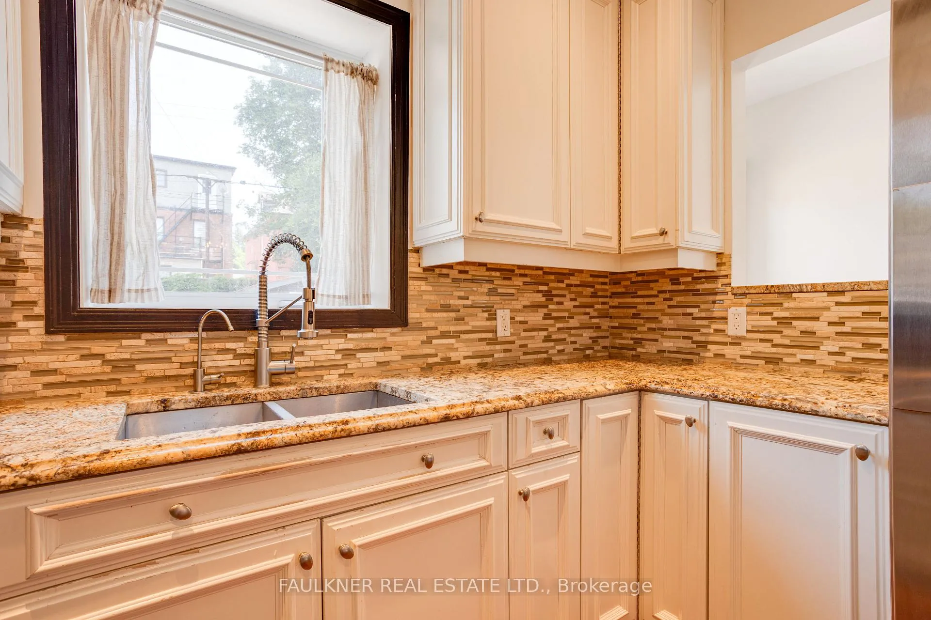 Photo 18 of 107 Blackburn Avenue, Ottawa, Sandy Hill — HOMEH