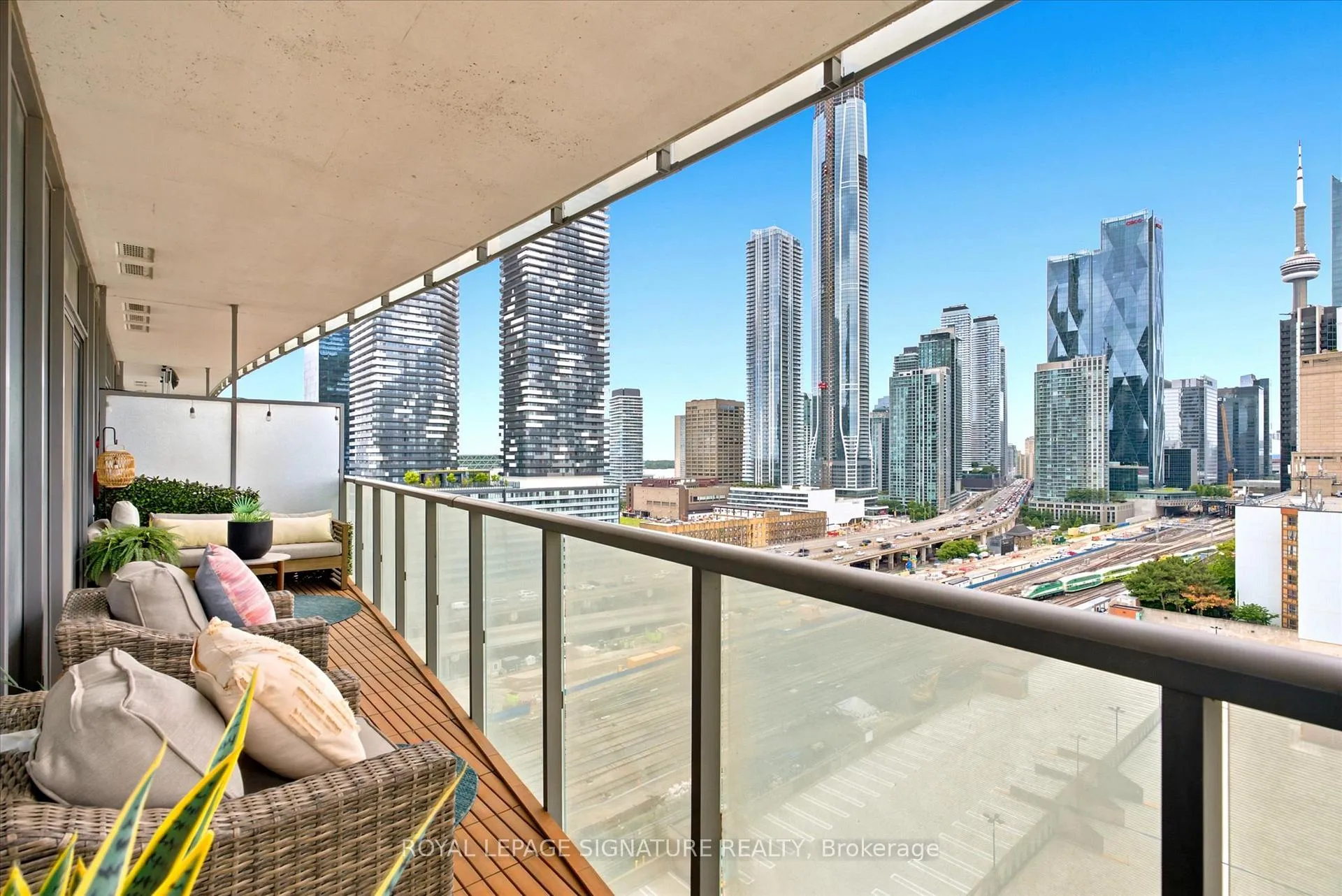 Photo 11 of Unit 1504, 1 Market Street, Toronto, Waterfront Communities — HOMEH