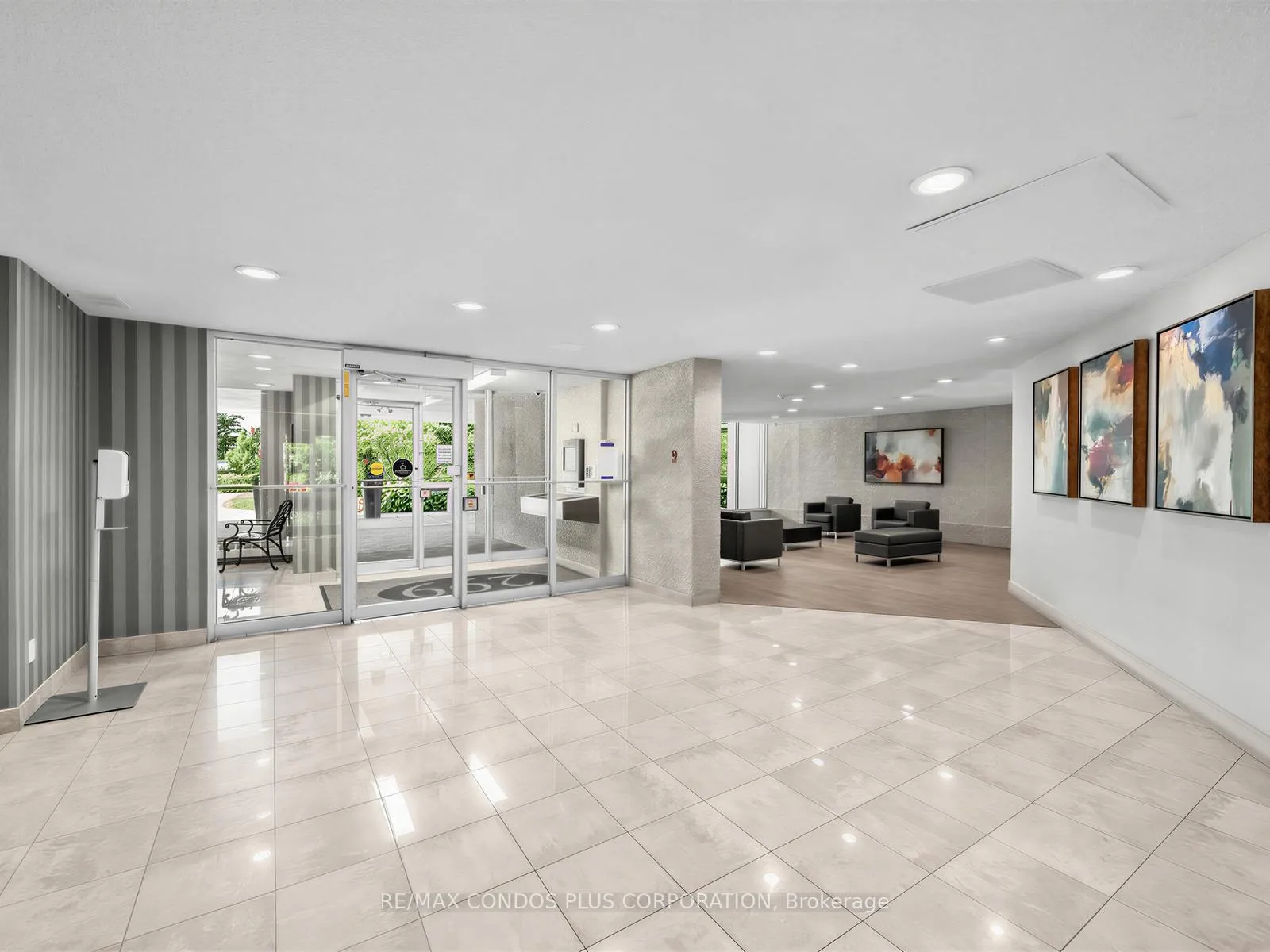 Photo 2 of Unit 1903, 299 Mill Road, Etobicoke, Markland Wood — HOMEH