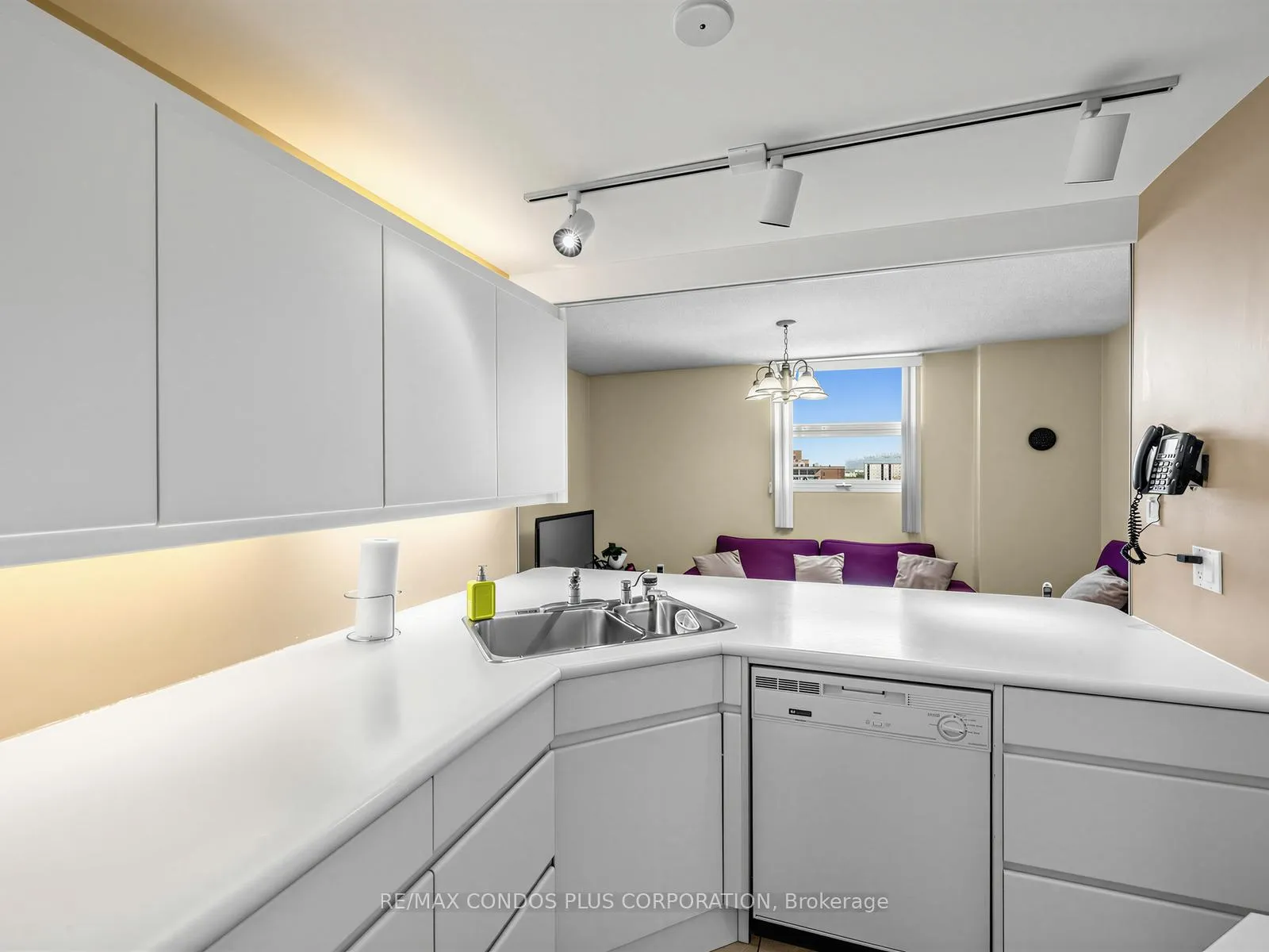 Photo 9 of Unit 1903, 299 Mill Road, Etobicoke, Markland Wood — HOMEH