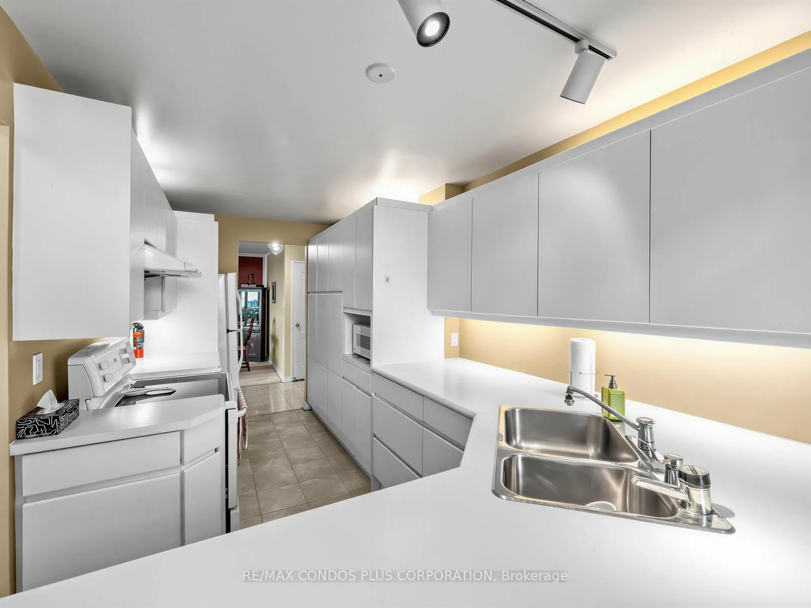 Photo 15 of Unit 1903, 299 Mill Road, Etobicoke, Markland Wood — HOMEH